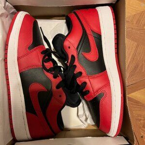 Air Jordan 1 low size 5Y reverse bred